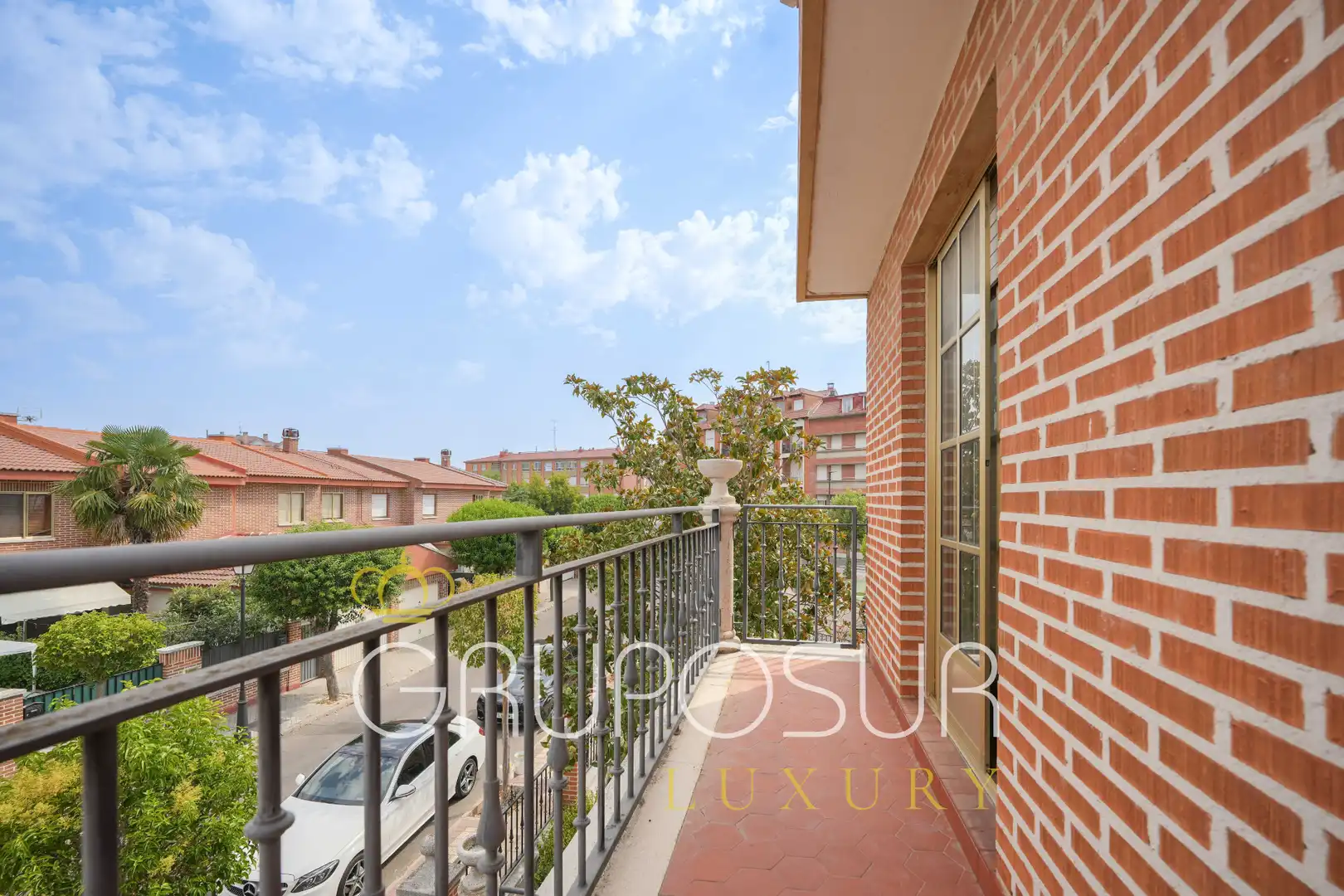 Terrassa de Casa adosada en venda en Laguna de Duero amb Calefacció, Jardí privat i Parquet