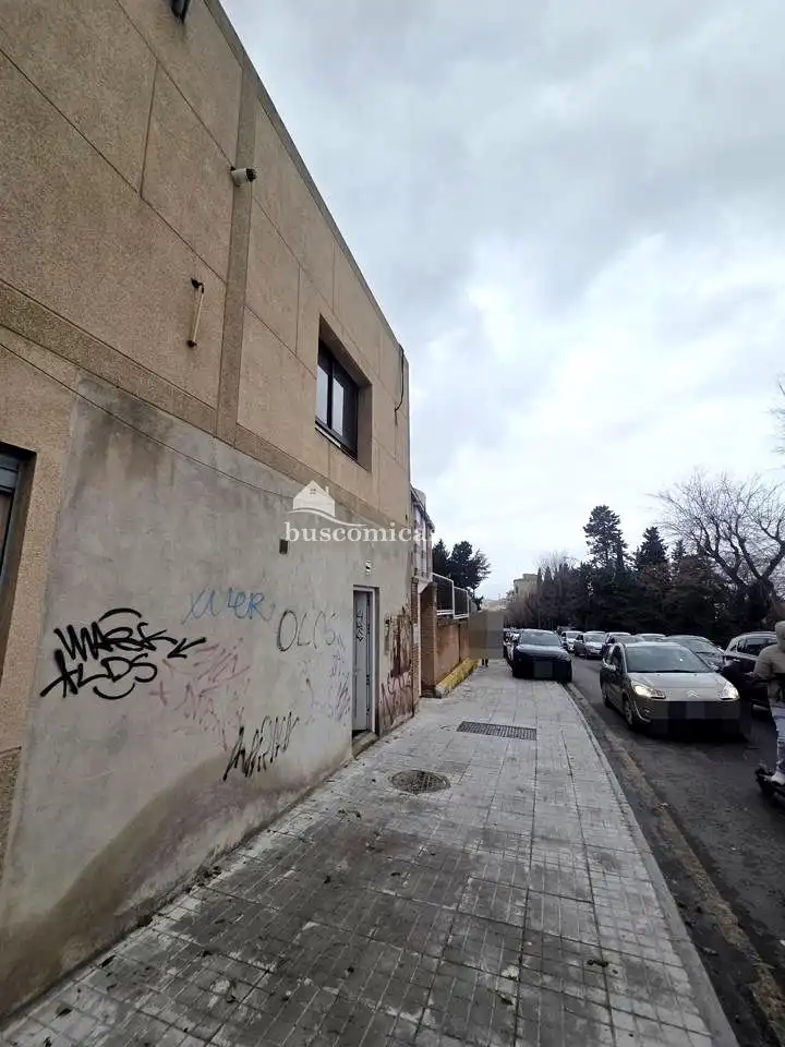 Vista exterior de Local en venta en Jaén