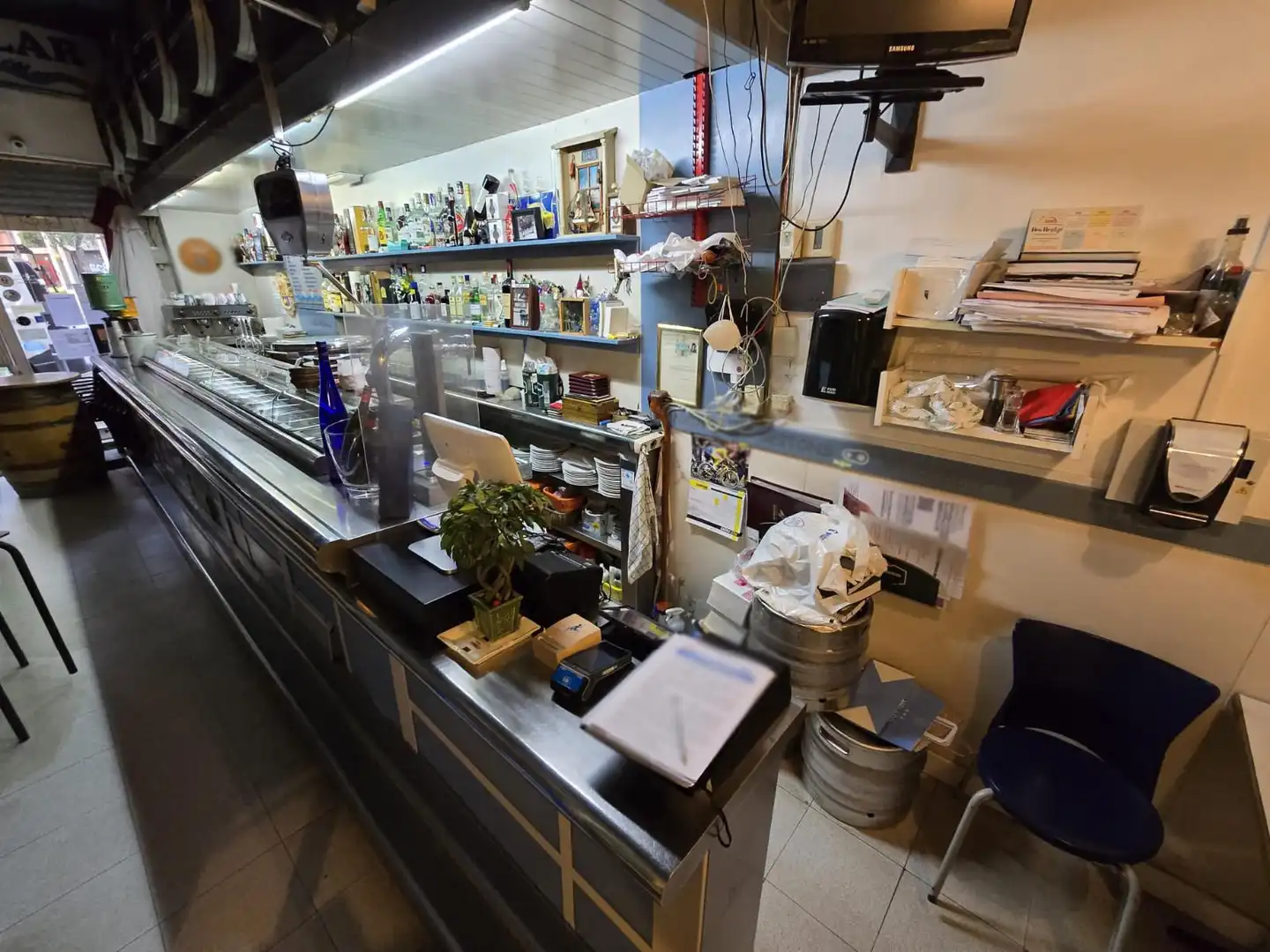 Business premises for transfer in Sants - Montjuïc, imagen 2