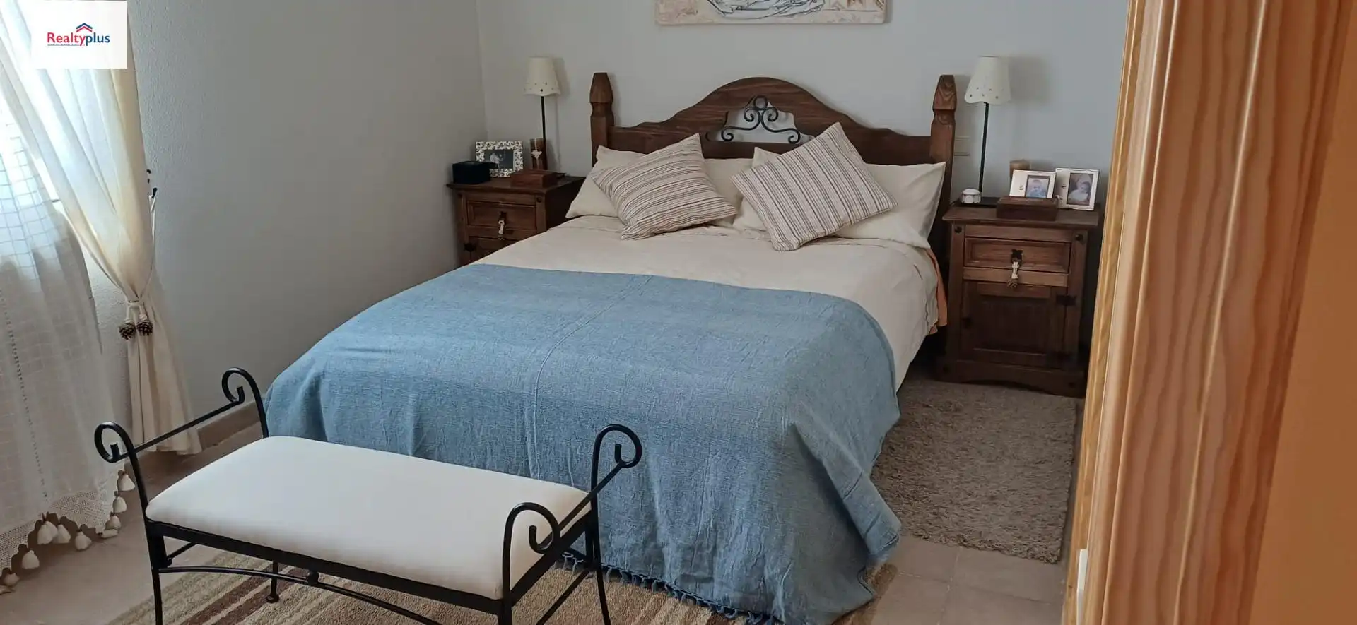 Habitación de Casa adosada en venta en Burgohondo
