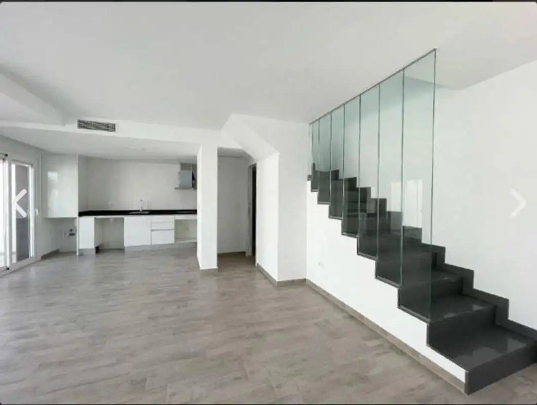 Casa aparellada en venda a Carrer de Xipre, imagen 4