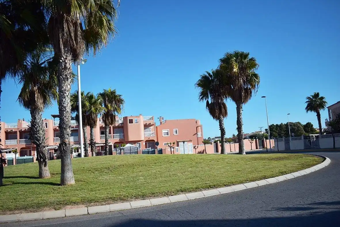 Casa aparellada amb terrassa en venda a Zona Carrefour - Urbanizaciones, imagen 45