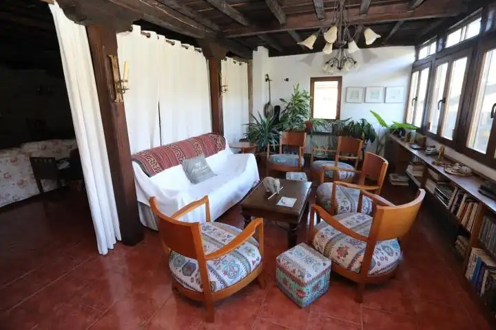 Sala d'estar de Finca rústica en venda en Quirós amb Calefacció, Jardí privat i Terrassa