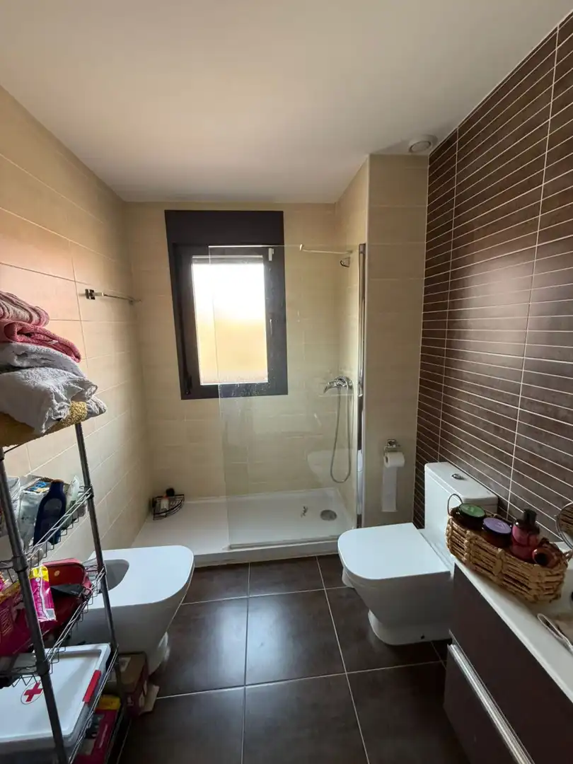 Badezimmer von Haus oder Chalet zum Verkauf in Meco mit Klimaanlage, Heizung und Terrasse