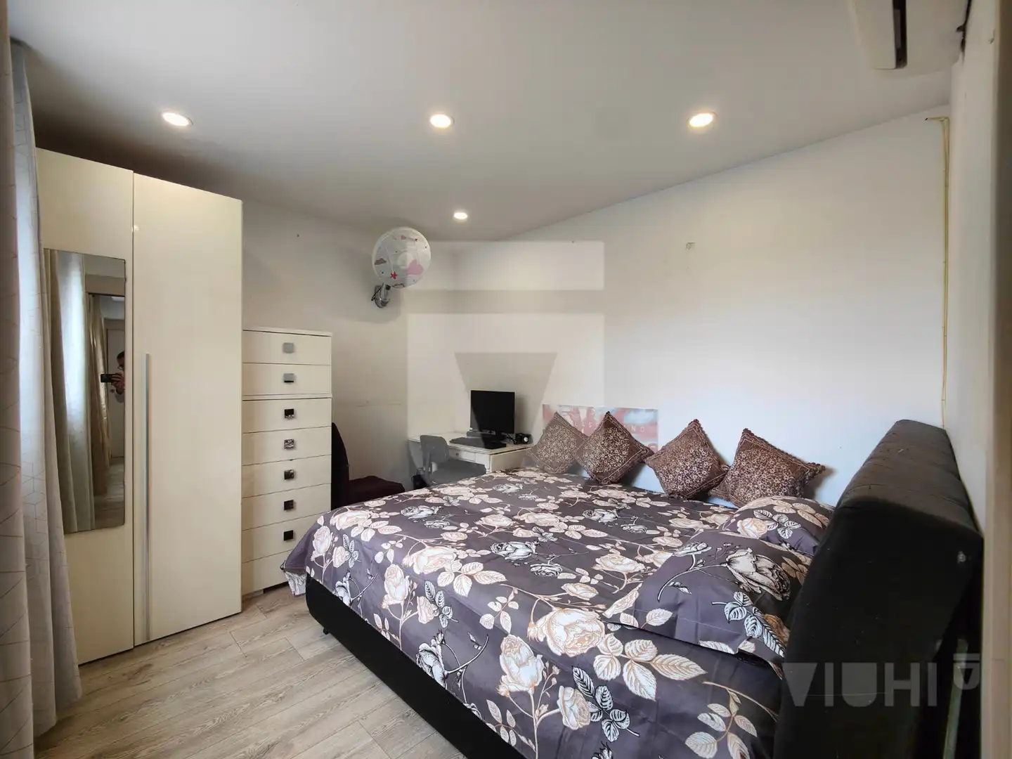 Bedroom of Flat for sale in Barcelona  with Air Conditioner, Heating and Parquet flooring