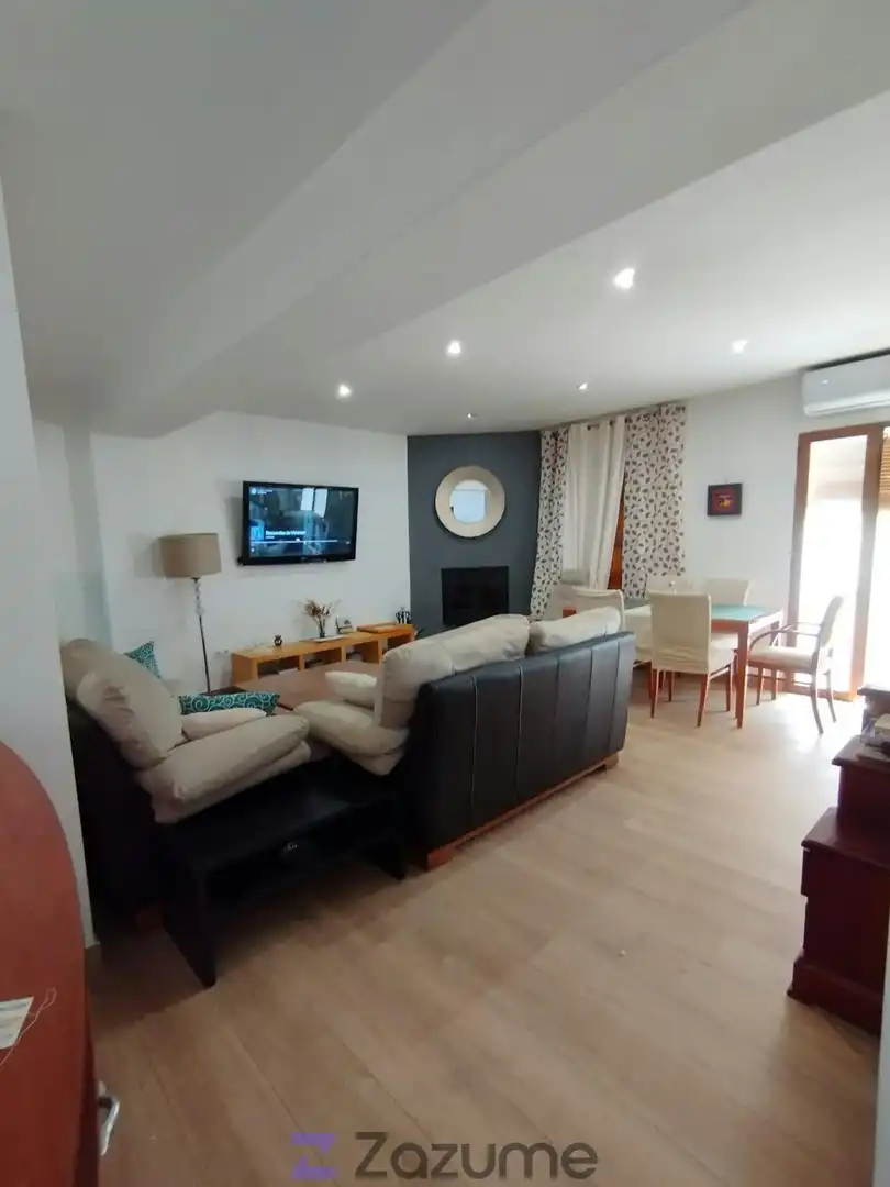 Sala d'estar de Casa o xalet de lloguer en Jaén amb Aire condicionat, Terrassa i Moblat