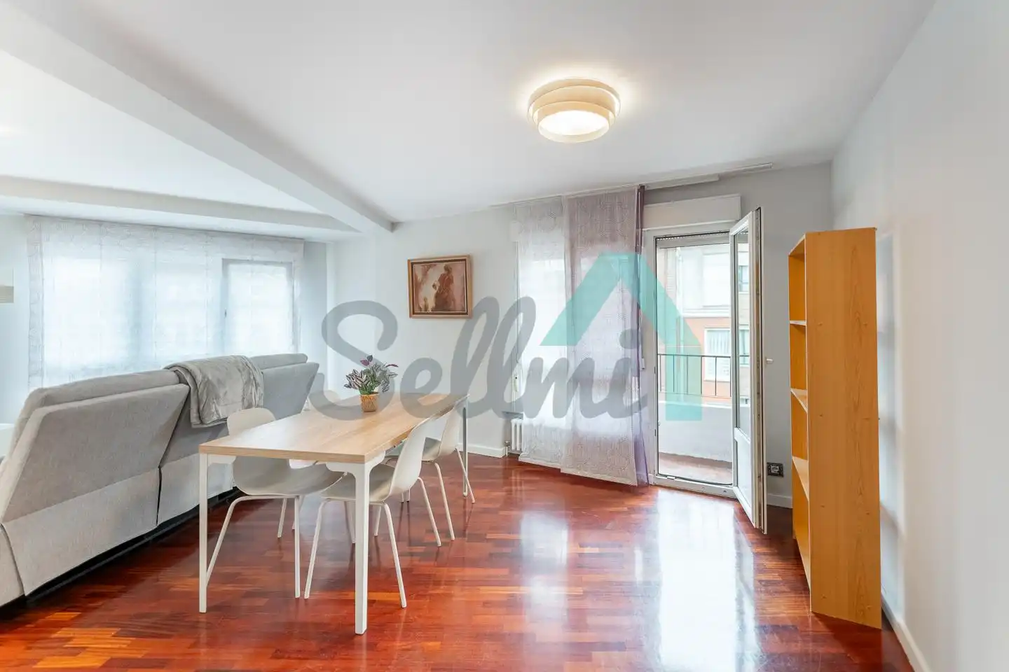Sala d'estar de Pis de lloguer en Oviedo  amb Calefacció, Parquet i Terrassa