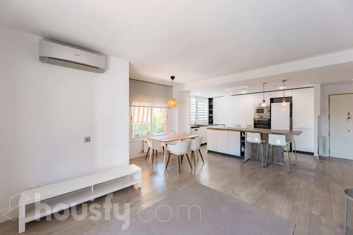 Außenansicht von Wohnung zum Verkauf in Castelldefels mit Klimaanlage, Heizung und Balkon