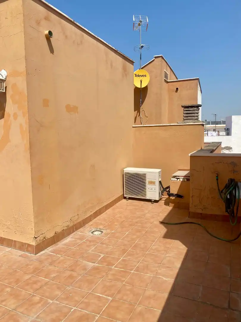 Terrassa de Pis en venda en Dos Hermanas amb Aire condicionat, Calefacció i Jardí privat