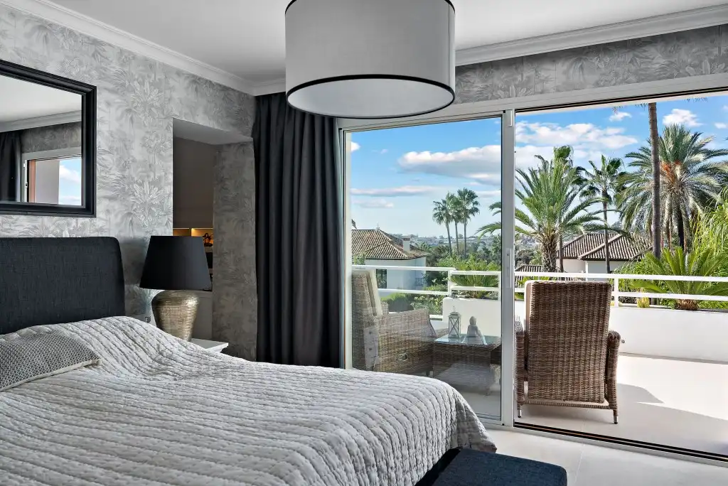 Casa aparellada amb piscina en venda a Nueva Andalucía, imagen 19