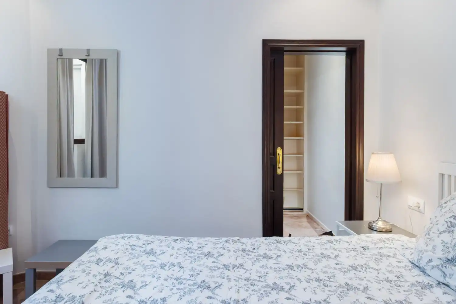 Habitación de Piso en venta en Sevilla con Aire acondicionado, Trastero y Amueblado