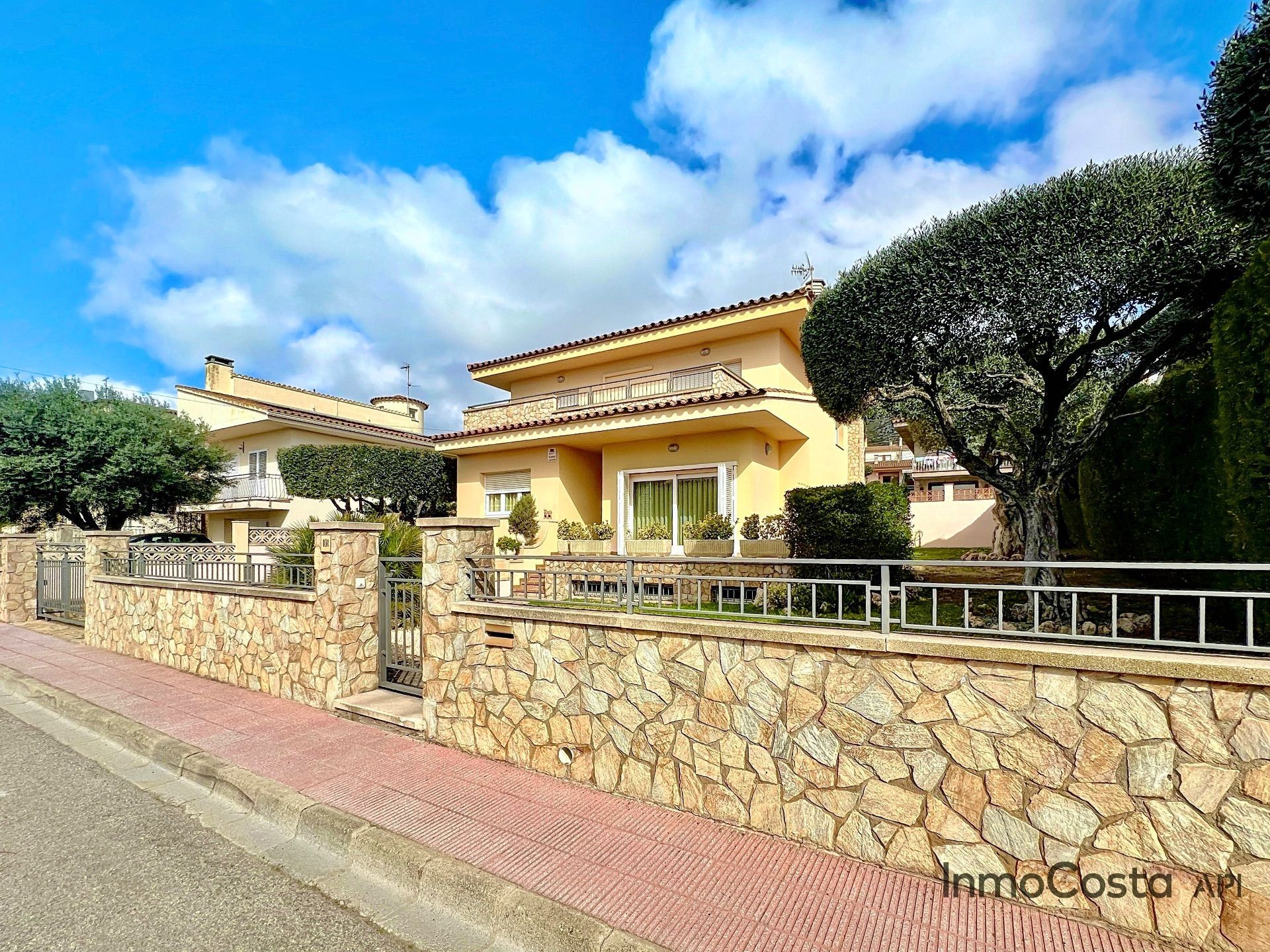 Exterior view of House or chalet for sale in Torroella de Montgrí  with Air Conditioner, Heating and Private garden