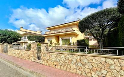 Exterior view of House or chalet for sale in Torroella de Montgrí  with Air Conditioner, Heating and Private garden