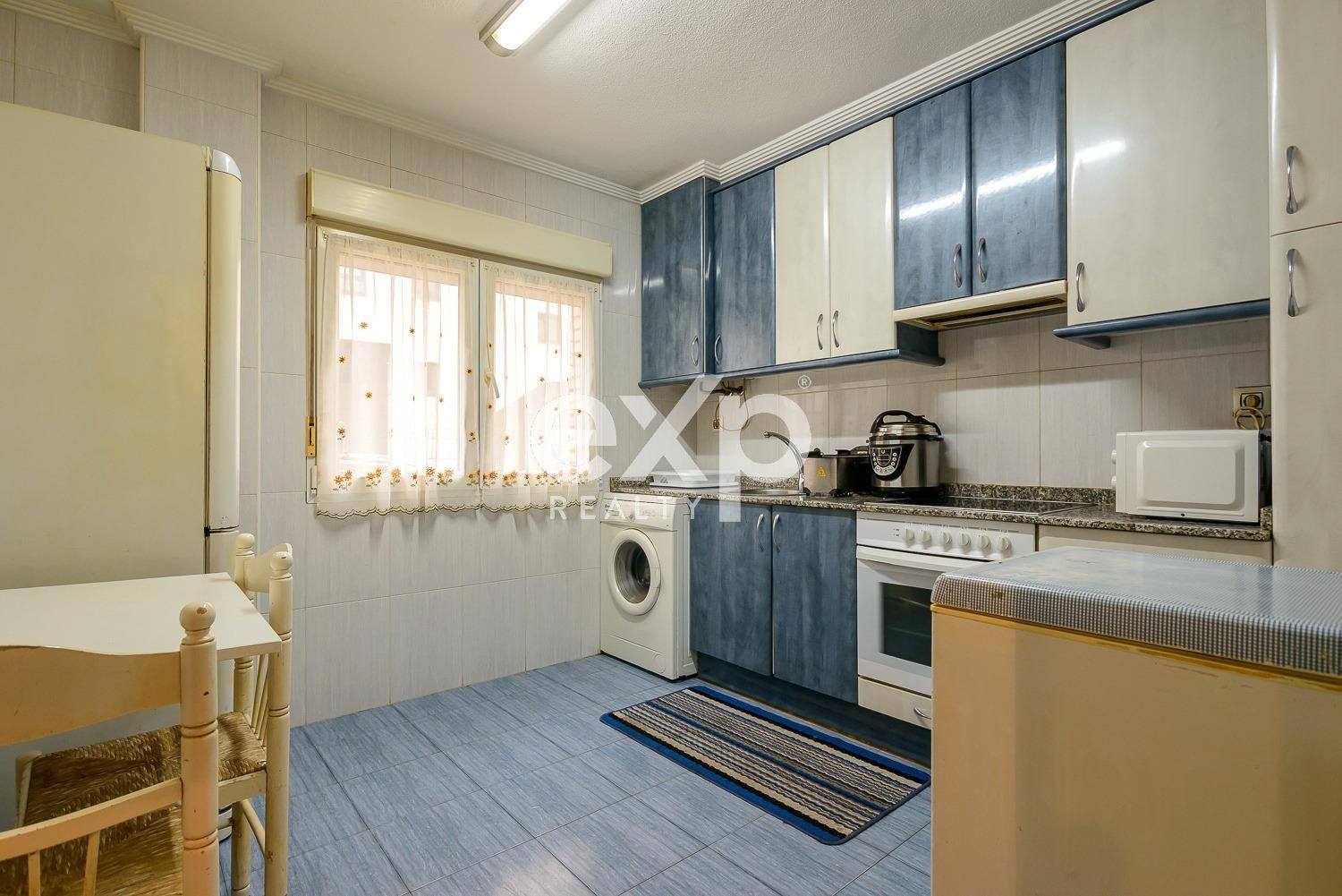 Cuina de Pis en venda en Gijón  amb Calefacció, Terrassa i Traster