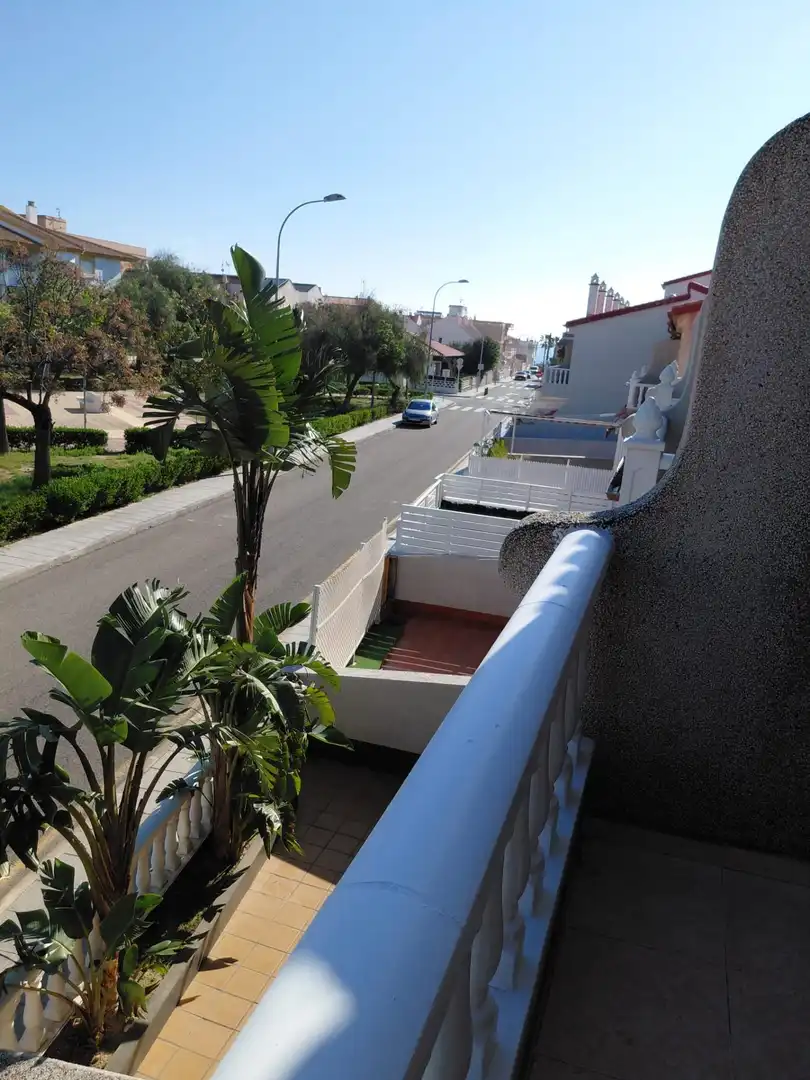 Vista exterior de Casa adosada en venda en Pilar de la Horadada