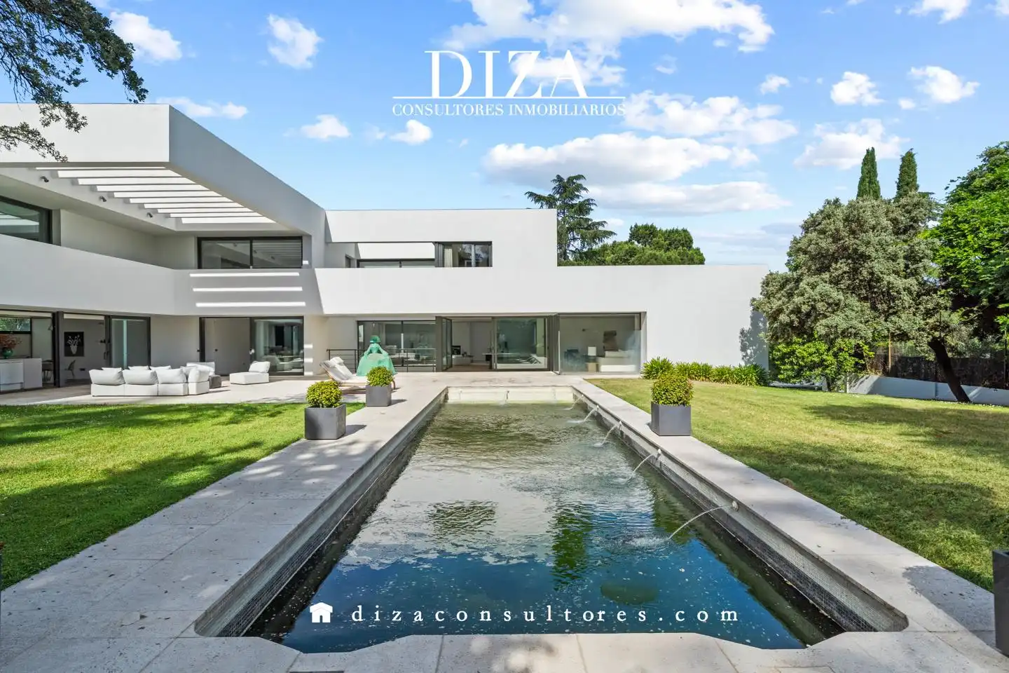 Vista exterior de Casa o chalet en venta en Madrid