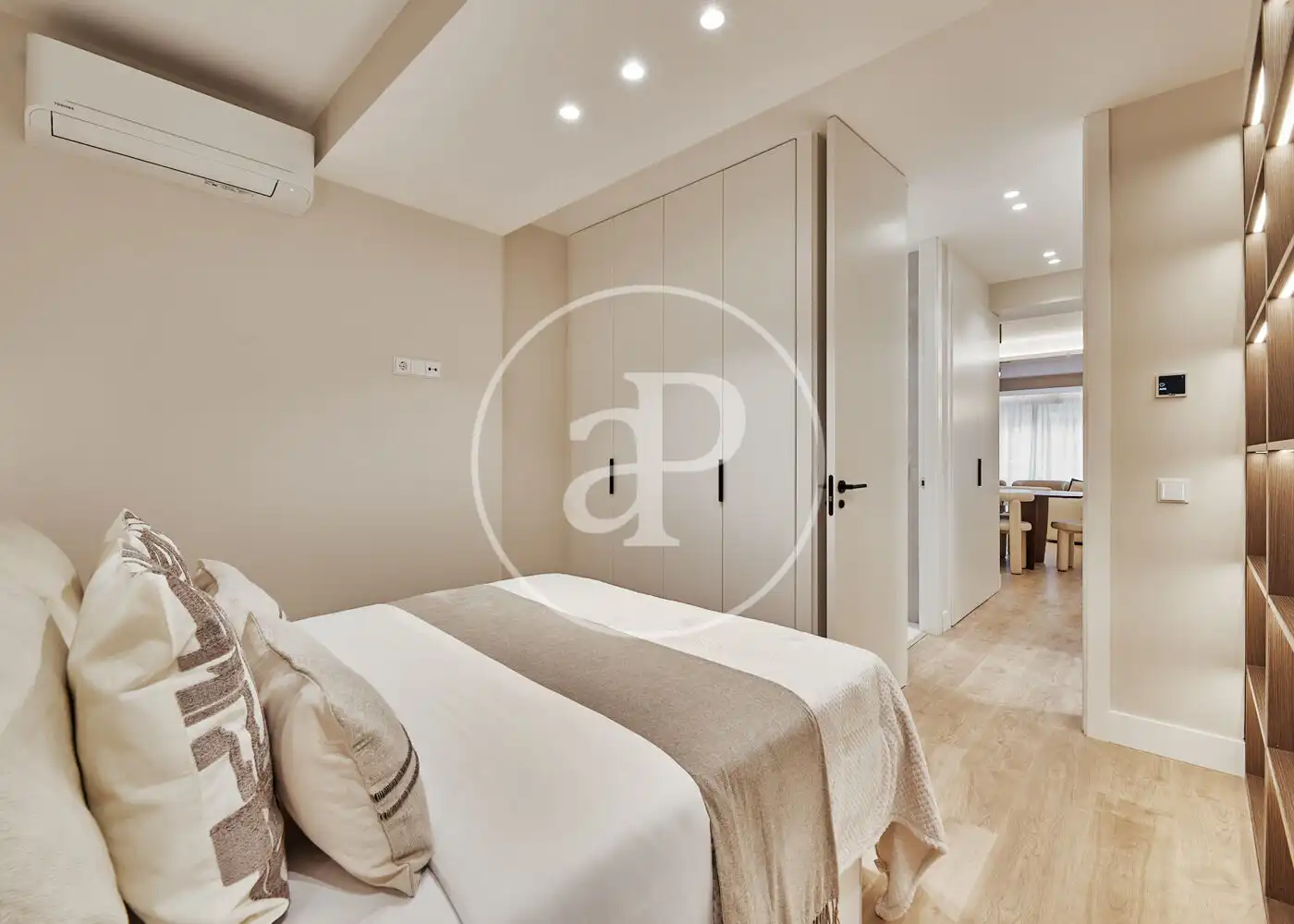Bedroom of Flat for sale in Madrid  with Air Conditioner, Heating and Furnished
