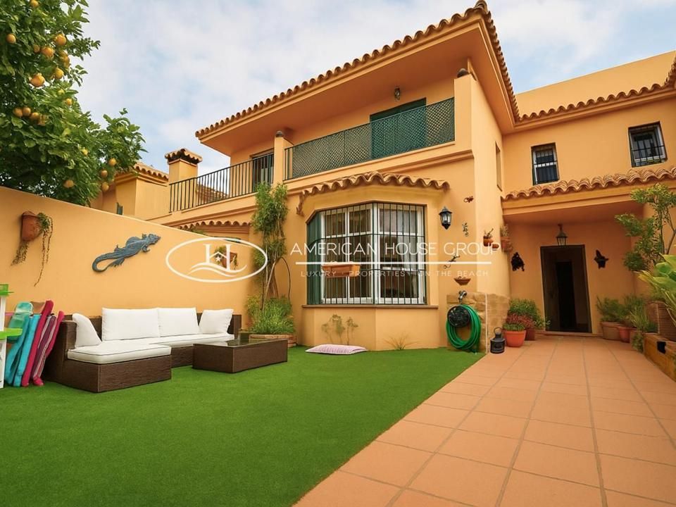 Exterior view of Single-family semi-detached for sale in Chiclana de la Frontera  with Air Conditioner, Private garden and Terrace