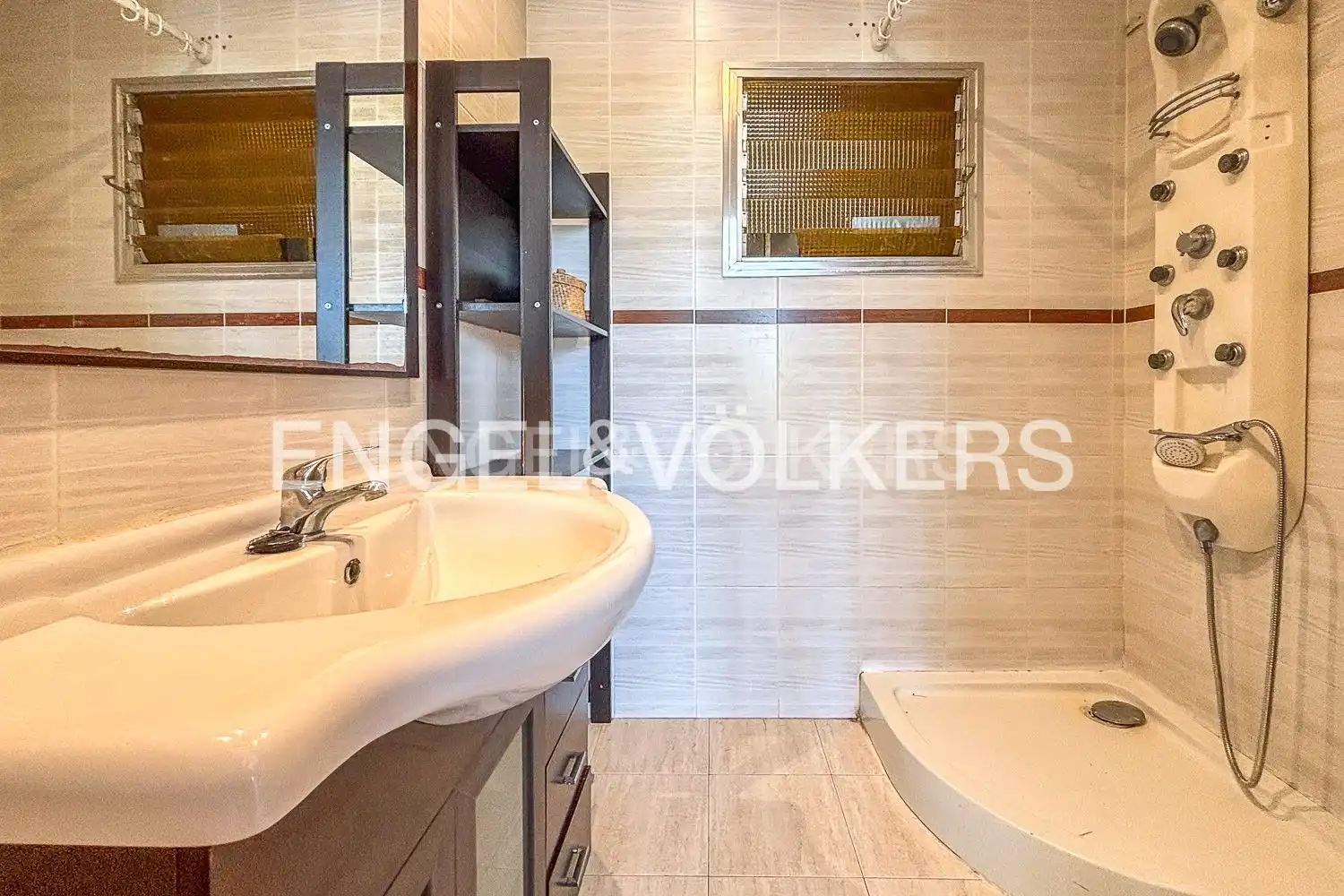 Bathroom of Houses for rent in Paterna  with Air Conditioner, Heating and Private garden