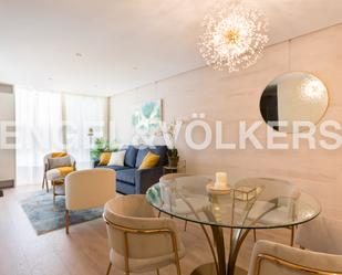 Sala d'estar de Apartament en venda en  Madrid Capital amb Aire condicionat, Calefacció i Parquet