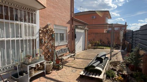 Foto 2 de Casa adosada en venta en Calle Pintor Benjamín Palencia, Galápagos, Guadalajara