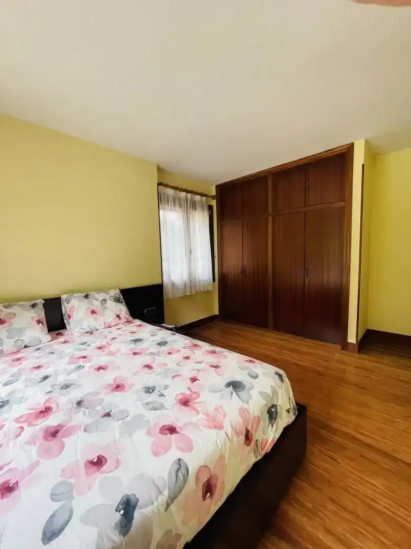 Habitación de Casa o chalet en venta en Castro-Urdiales con Balcón
