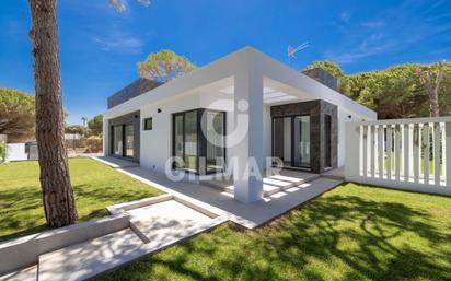 Vista exterior de Casa o xalet en venda en Chiclana de la Frontera amb Aire condicionat, Terrassa i Piscina