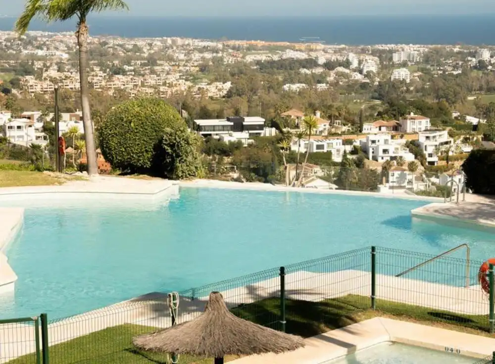 Vivienda con piscina en venta en Benahavís pueblo
