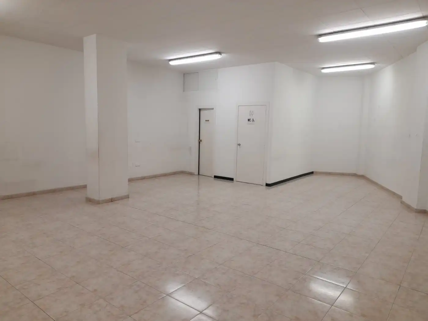 Business premises to rent in Centre