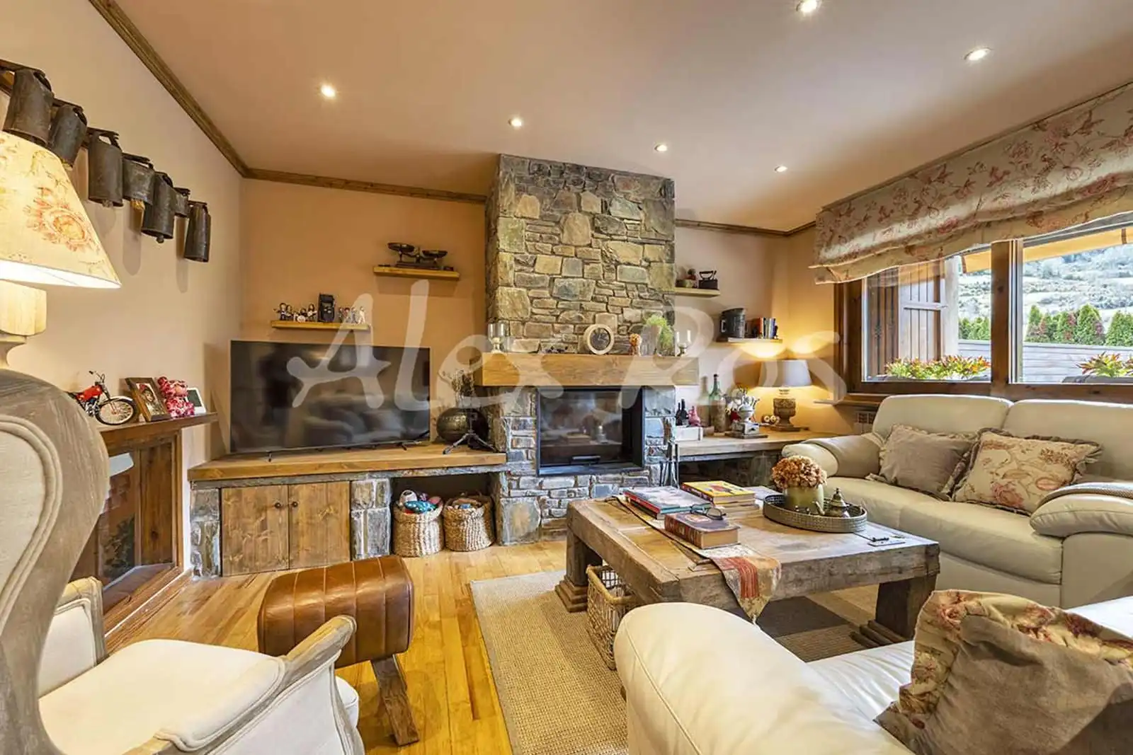 Living room of Houses for sale in Urús  with Heating, Private garden and Terrace