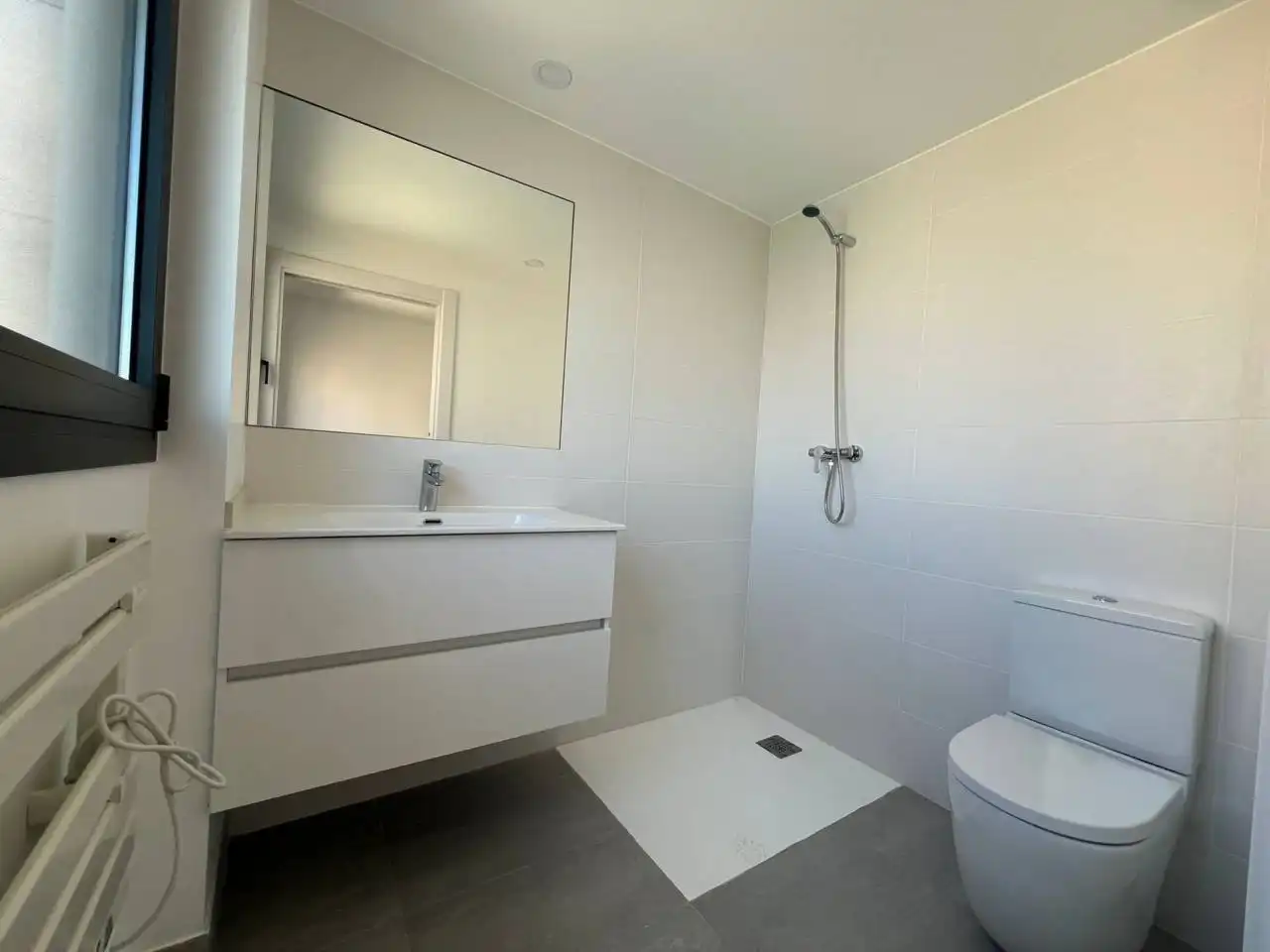 Bathroom of Apartments for sale in Cubelles  with Air Conditioner, Heating and Parquet flooring