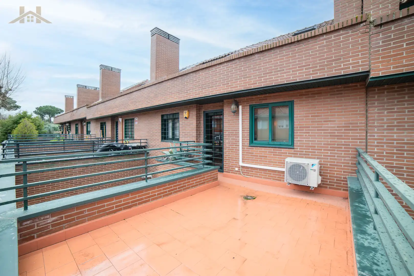 Vista exterior de Casa adosada en venda en Villaviciosa de Odón amb Aire condicionat, Calefacció i Jardí privat
