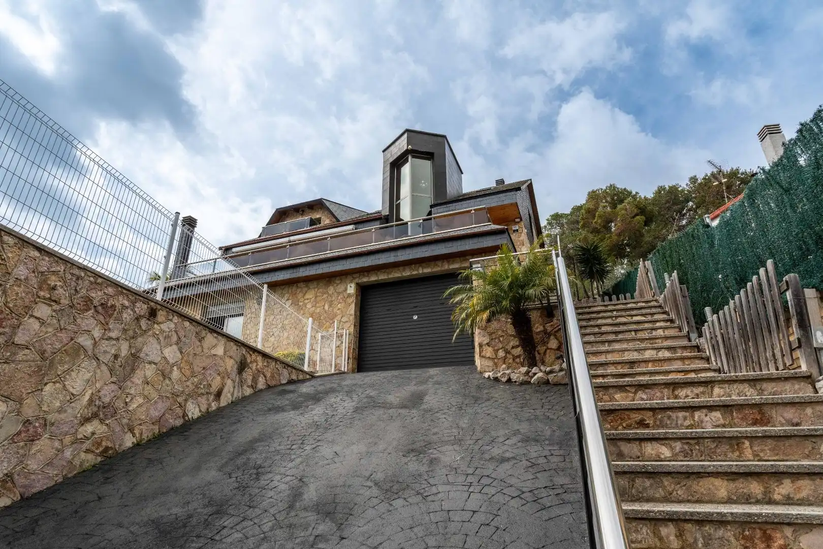 Vista exterior de Casa o xalet en venda en El Vendrell amb Calefacció, Jardí privat i Terrassa
