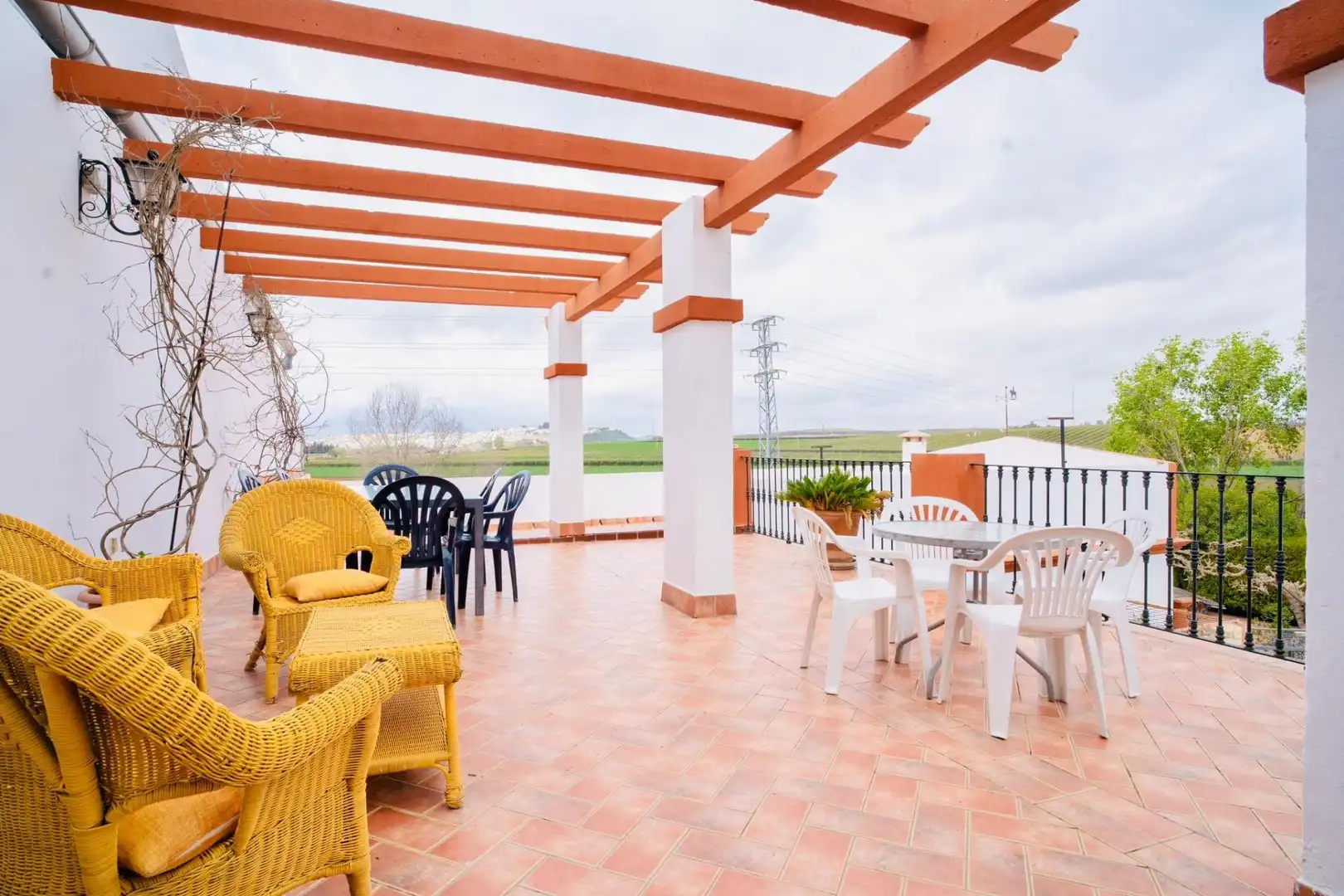 Casa rústica amb terrassa en venda a Villamartín, imagen 15