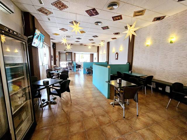 Local comercial en Venta en Calle Relaenga de San Luis en Los Guindos - Parque Mediterráneo - Santa Paula