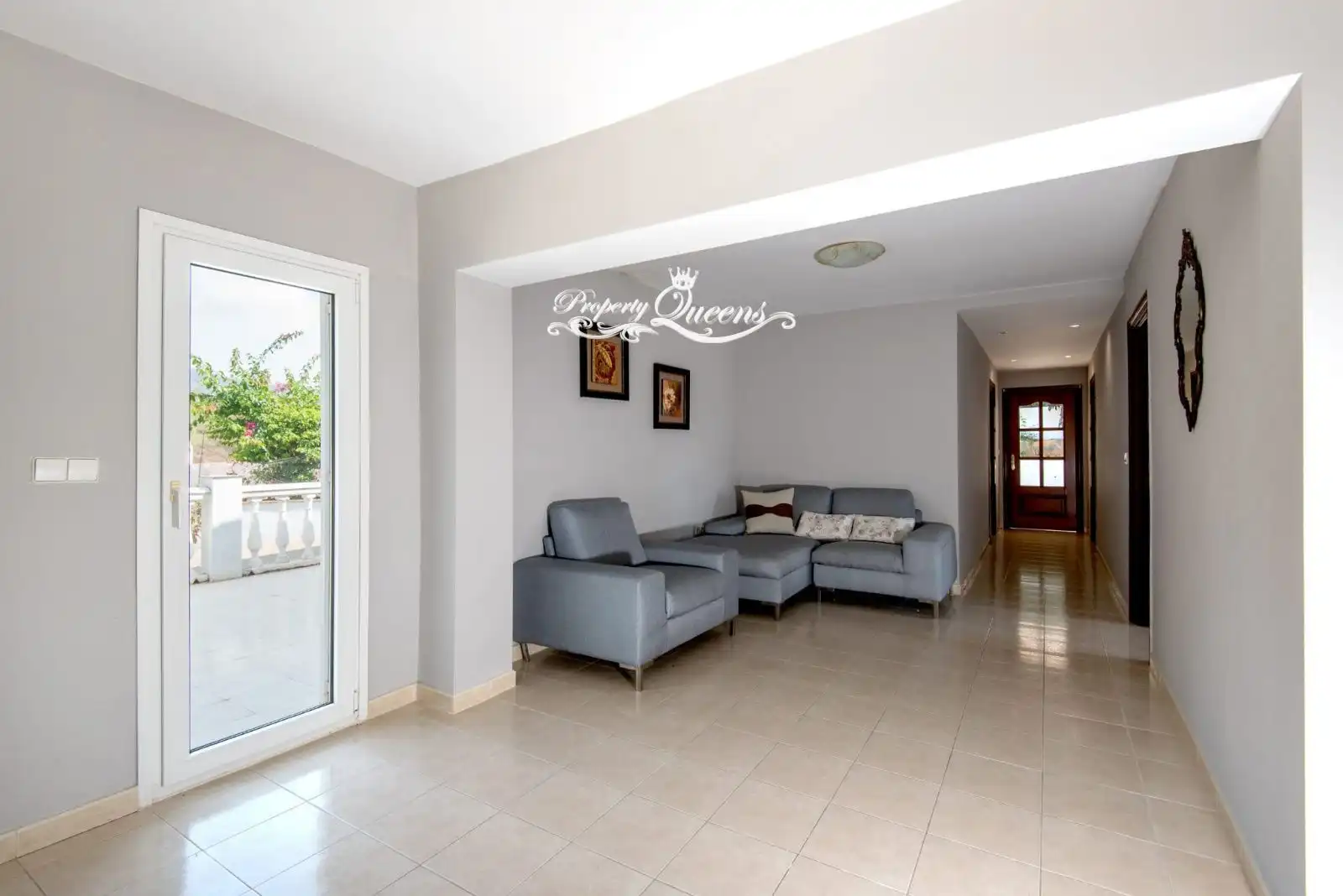Sala d'estar de Casa o xalet en venda en Marbella amb Aire condicionat, Terrassa i Traster
