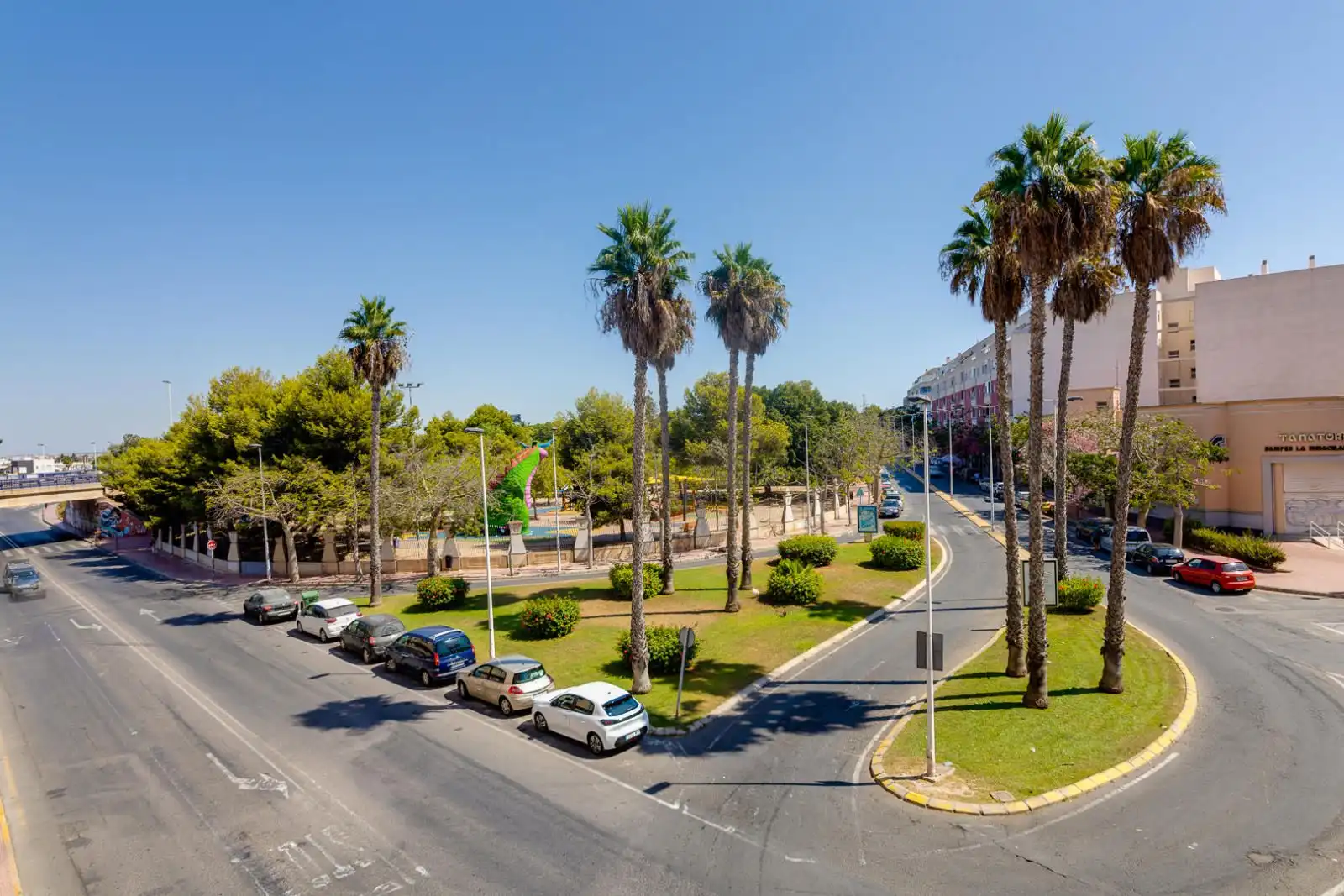 Vista exterior de Ático en venta en Torrevieja con Aire acondicionado, Terraza y Piscina