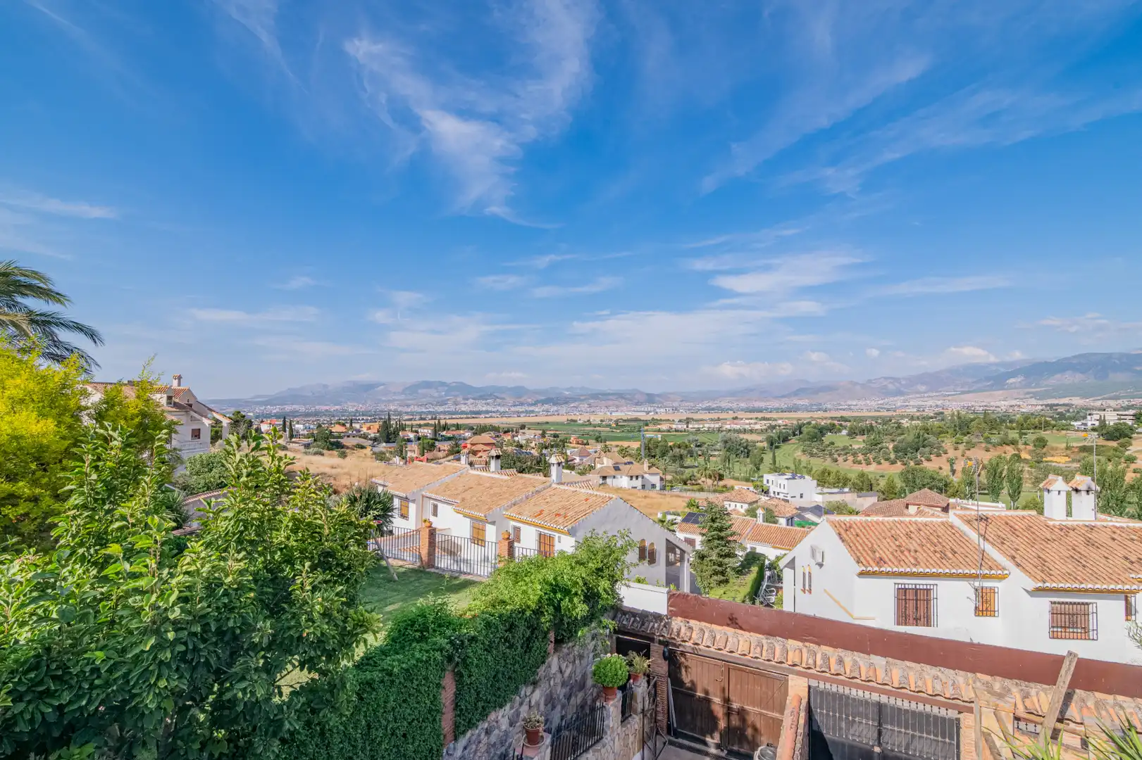 Vista exterior de Casa o xalet en venda en Las Gabias amb Jardí privat, Terrassa i Moblat