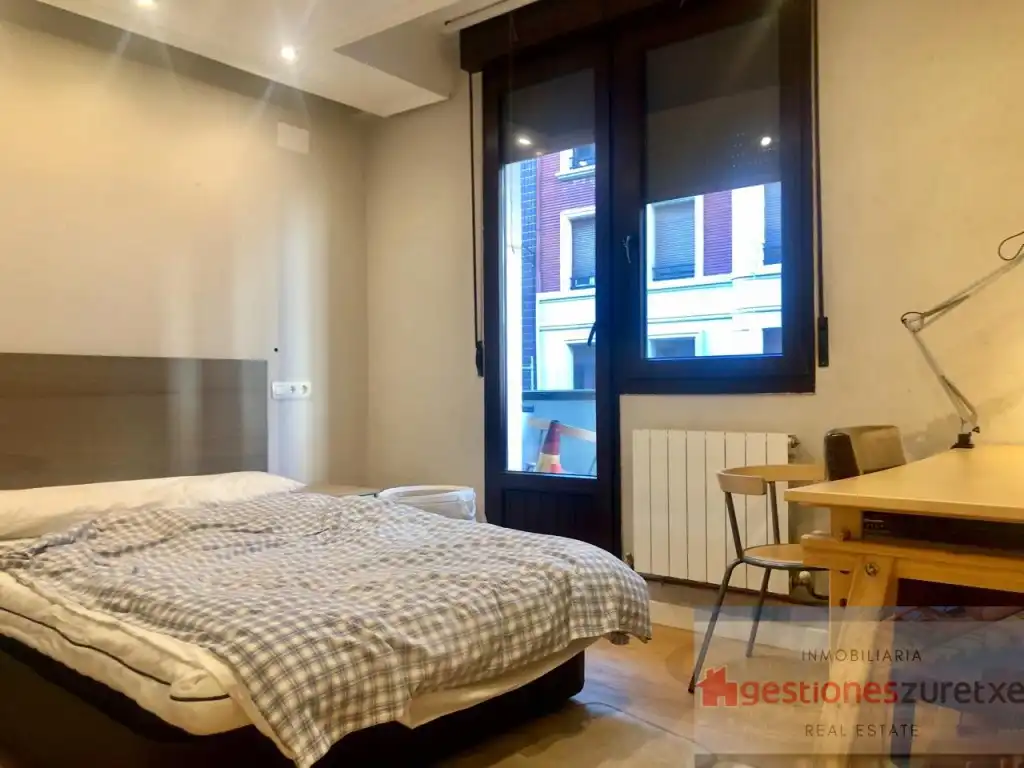 Habitación de Piso de alquiler en Bilbao  con Amueblado y Balcón