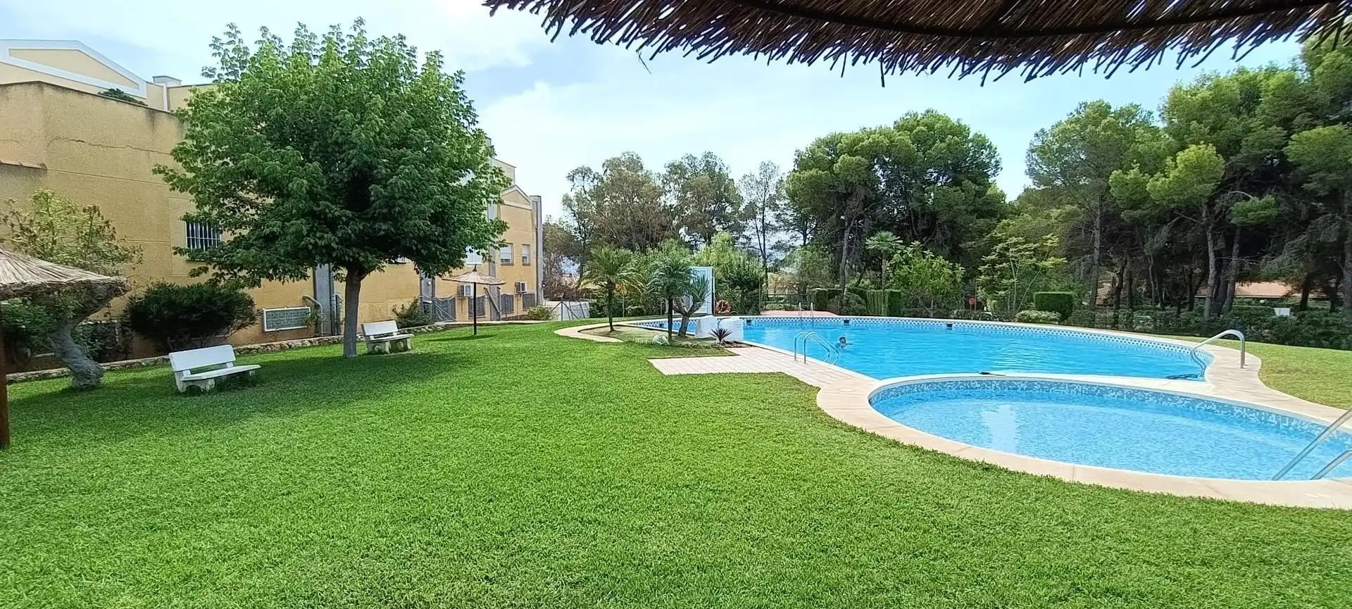 Piscina de Casa adosada en venta en La Nucia con Aire acondicionado, Calefacción y Jardín privado