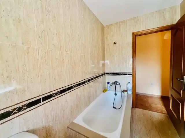 Baño de Casa o chalet en venta en Carral con Calefacción, Jardín privado y Parquet