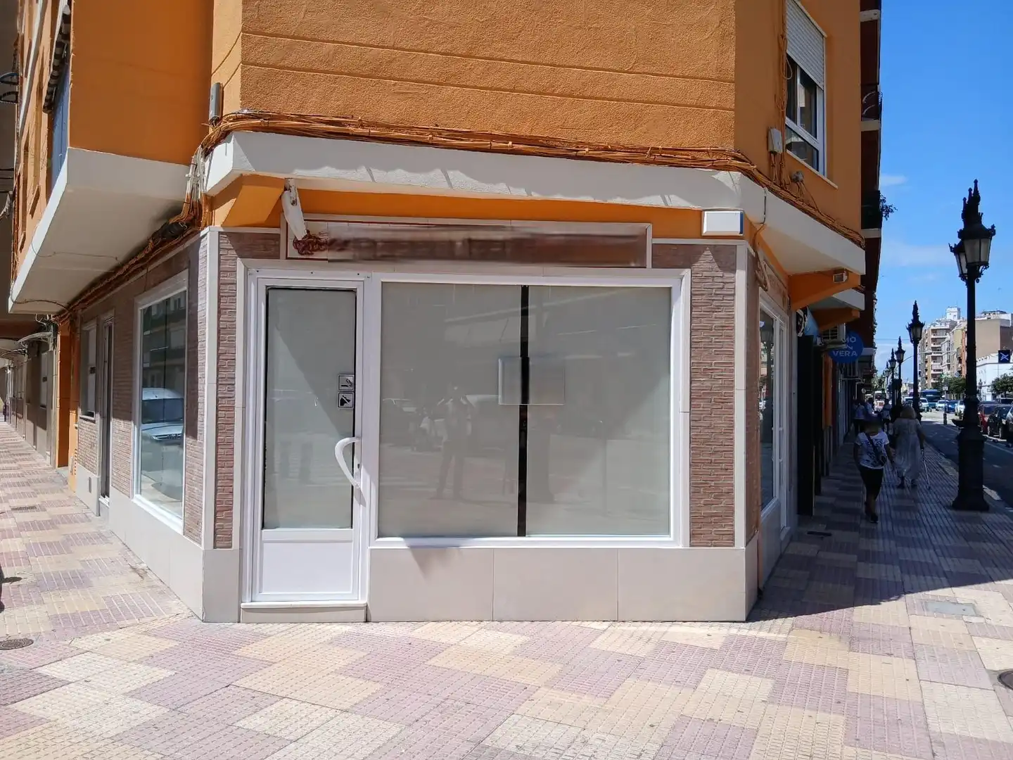 Business premises for sale in Avda. Pais Valencià
