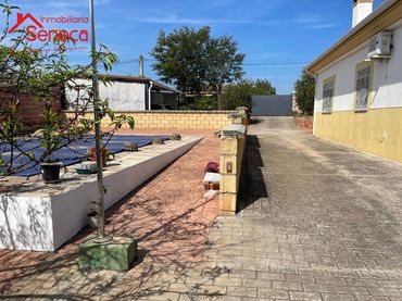 Chalet con piscina en venta en LOS MADROÑOS