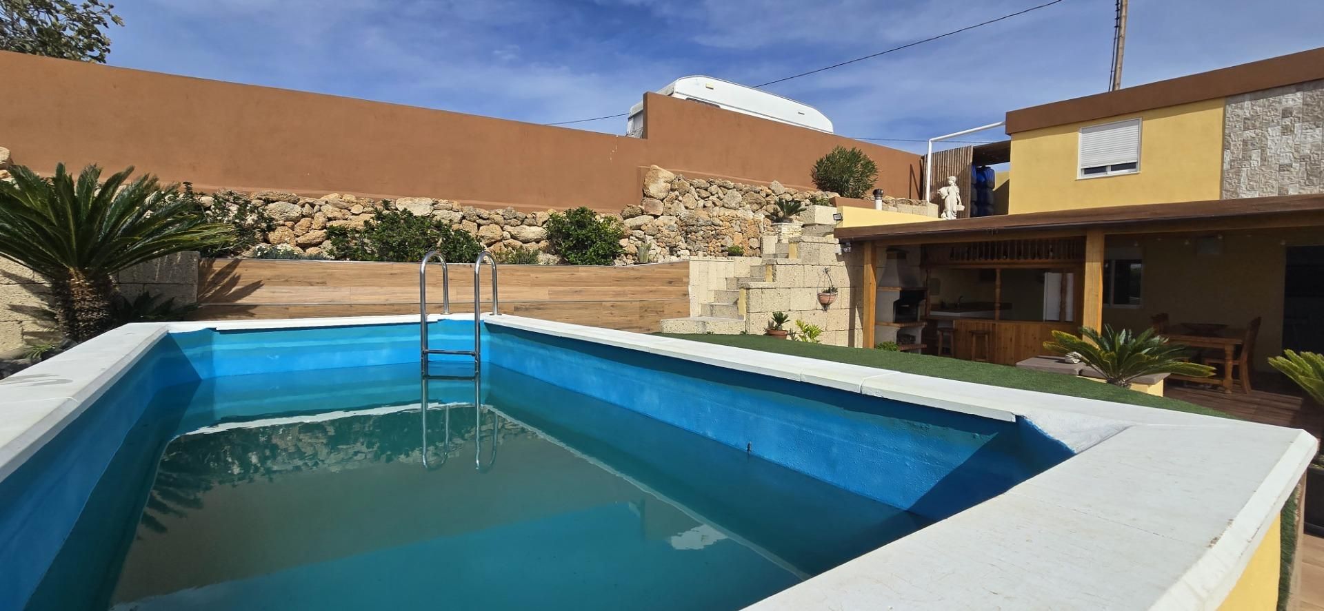 Swimming pool of House or chalet for sale in Fasnia  with Air Conditioner, Terrace and Swimming Pool