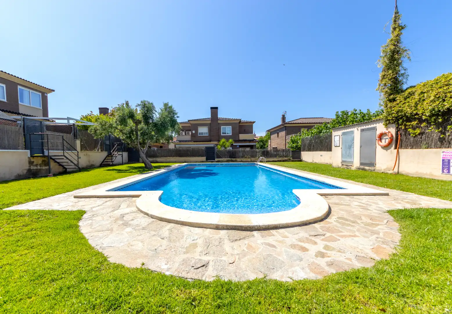 Piscina de Casa adosada en venda en Cambrils amb Aire condicionat, Calefacció i Jardí privat