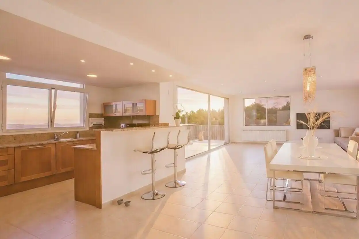 Villa mit Terrasse zum Verkauf in Calle de la Roca del Sol, imagen 4