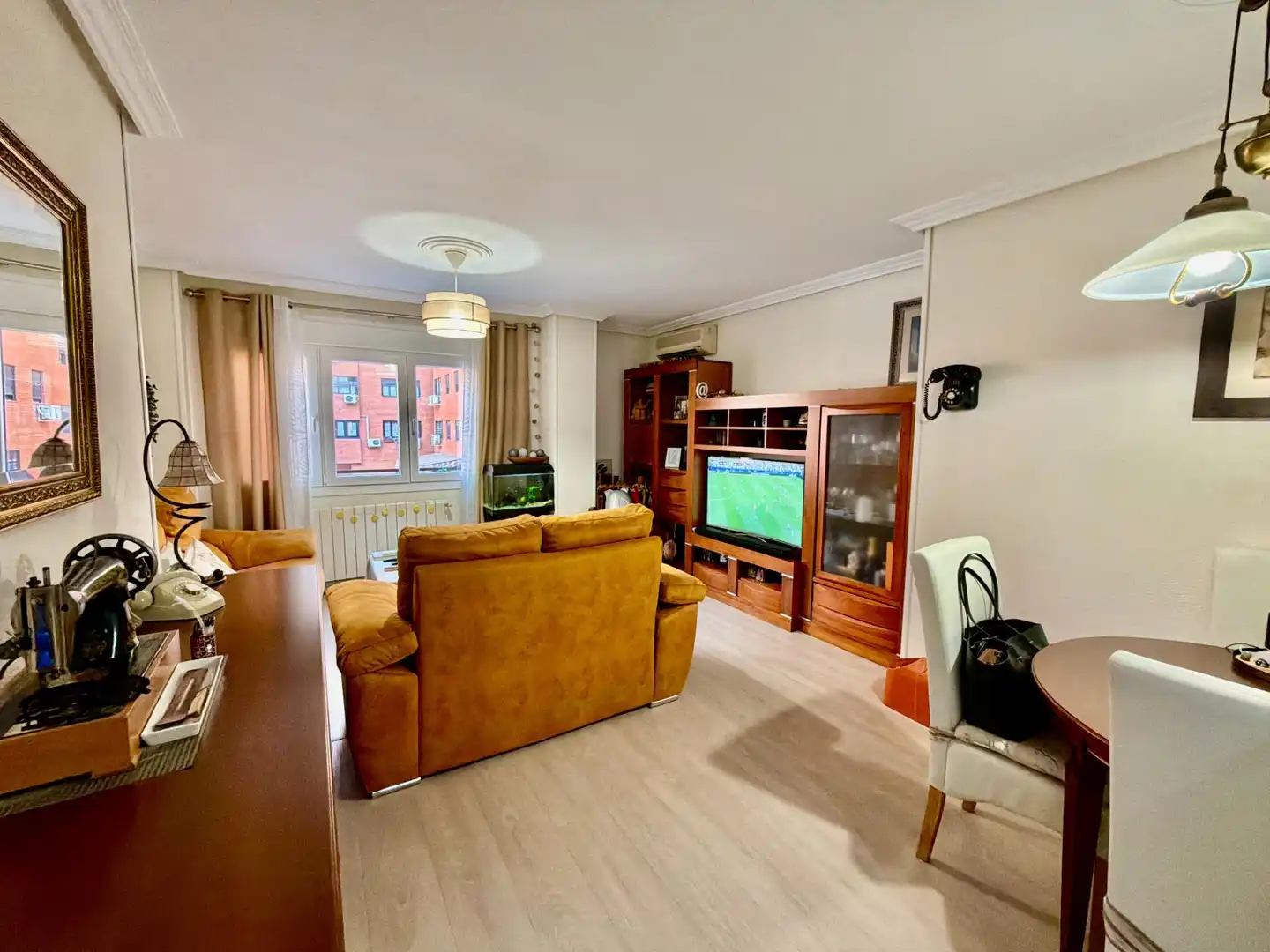 Living room of Flat for sale in Madrid  with Air Conditioner, Heating and Storage room