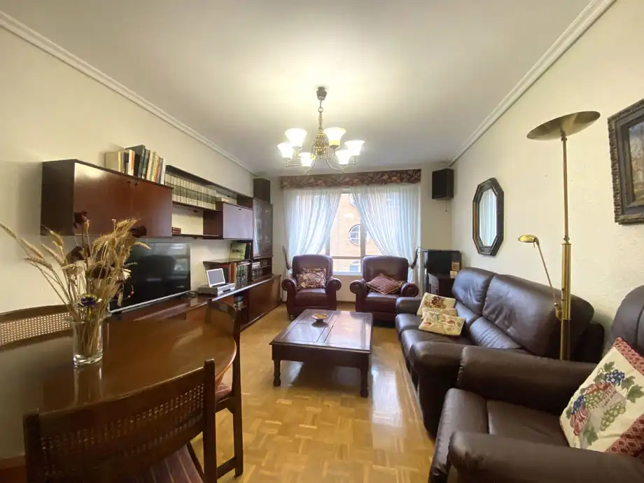 Sala d'estar de Pis en venda en Vitoria - Gasteiz amb Calefacció, Parquet i Terrassa