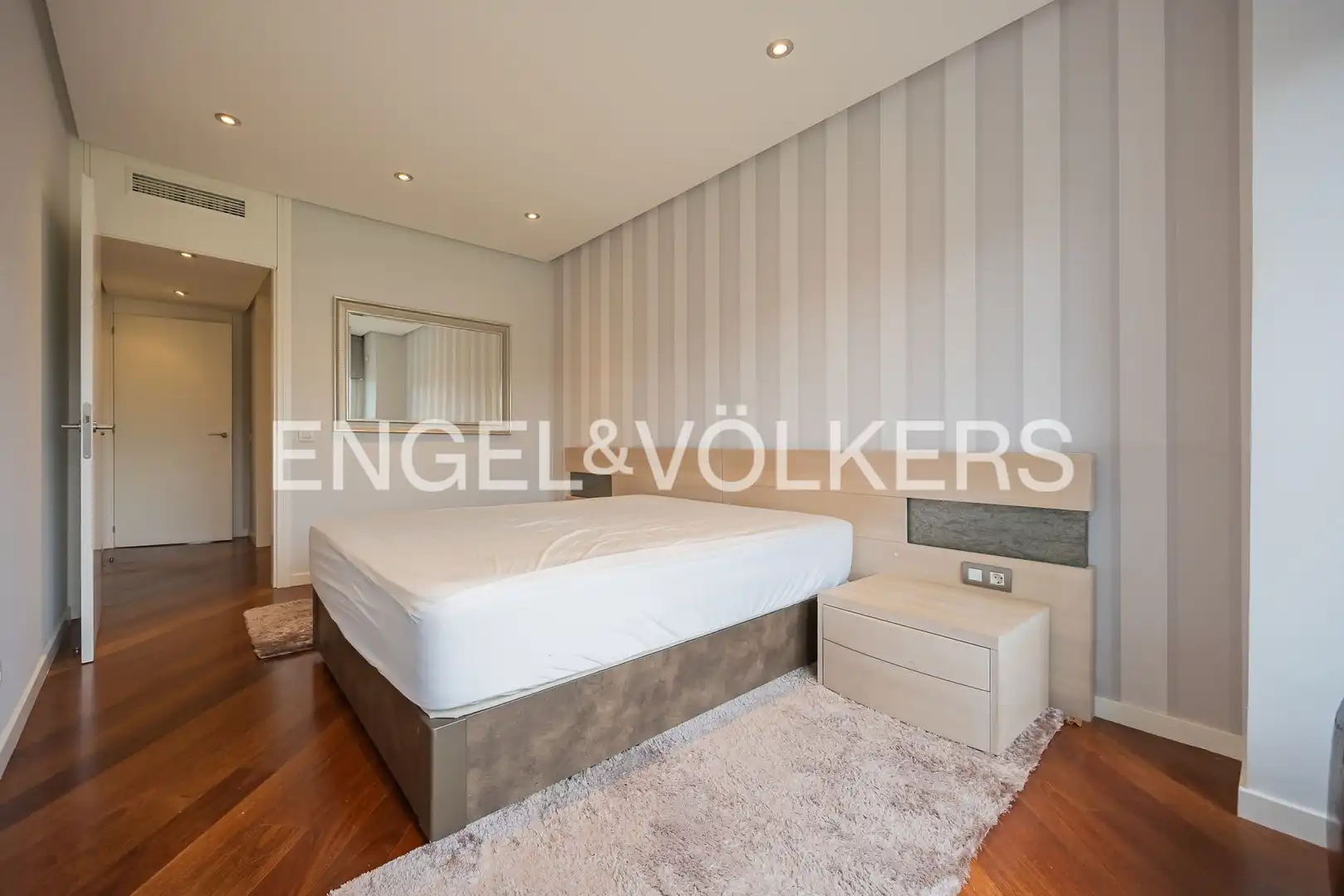 Bedroom of Flat for sale in Bilbao   with Air Conditioner, Heating and Parquet flooring