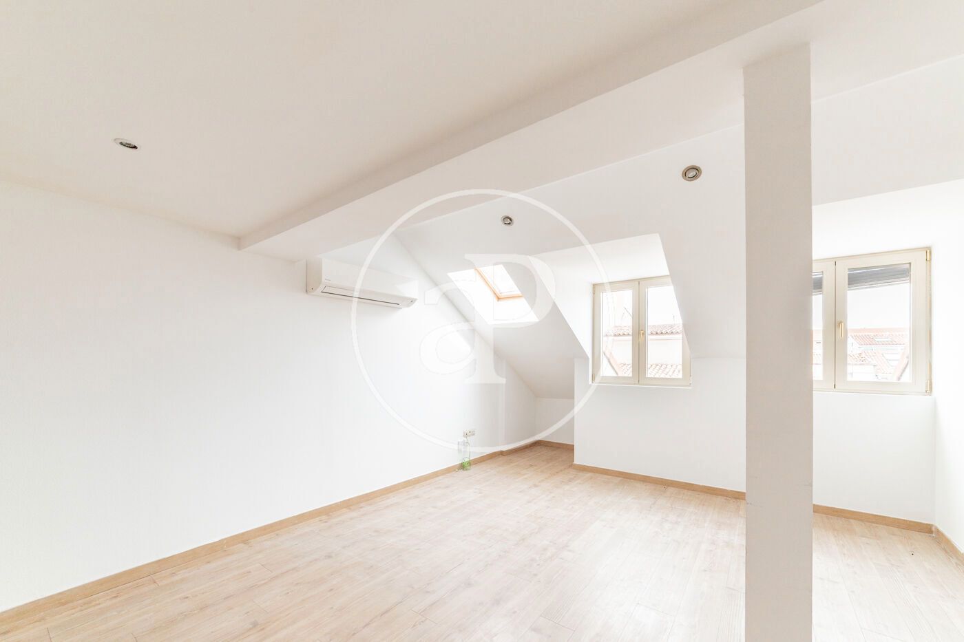 Bedroom of Attic to rent in  Madrid Capital  with Air Conditioner, Heating and Terrace
